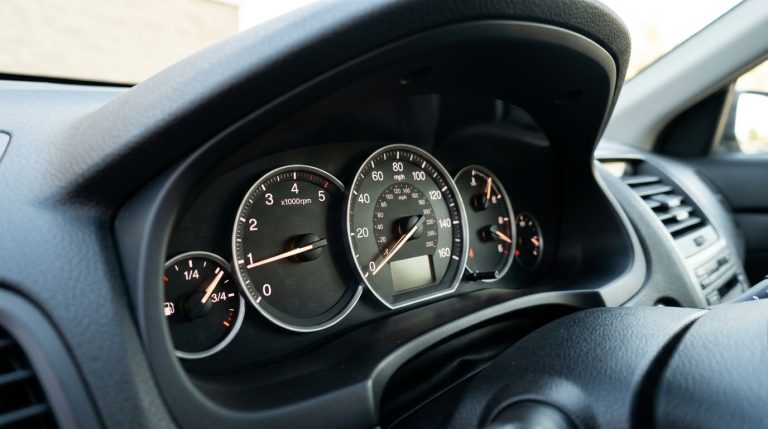 Le voyant moteur sallume par intermittence : lastuce pour le couper